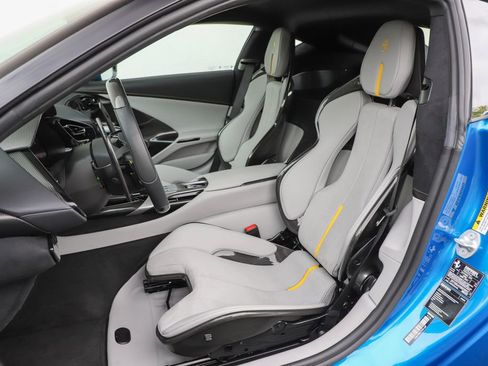 Certified 2025 Ferrari 12Cilindri RWD image 9