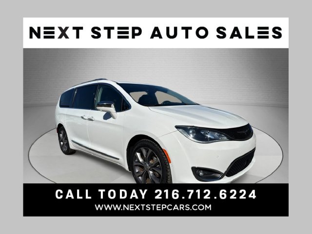 Used 2018 Chrysler Pacifica Limited w/ Advanced Safetytec Group FWD image 1