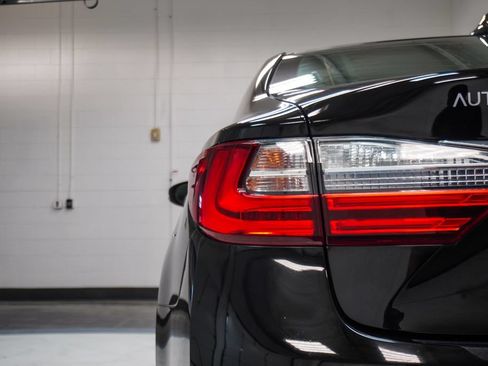 Used 2018 Lexus ES 350 w/ Luxury Package w/Wood Trim FWD image 14