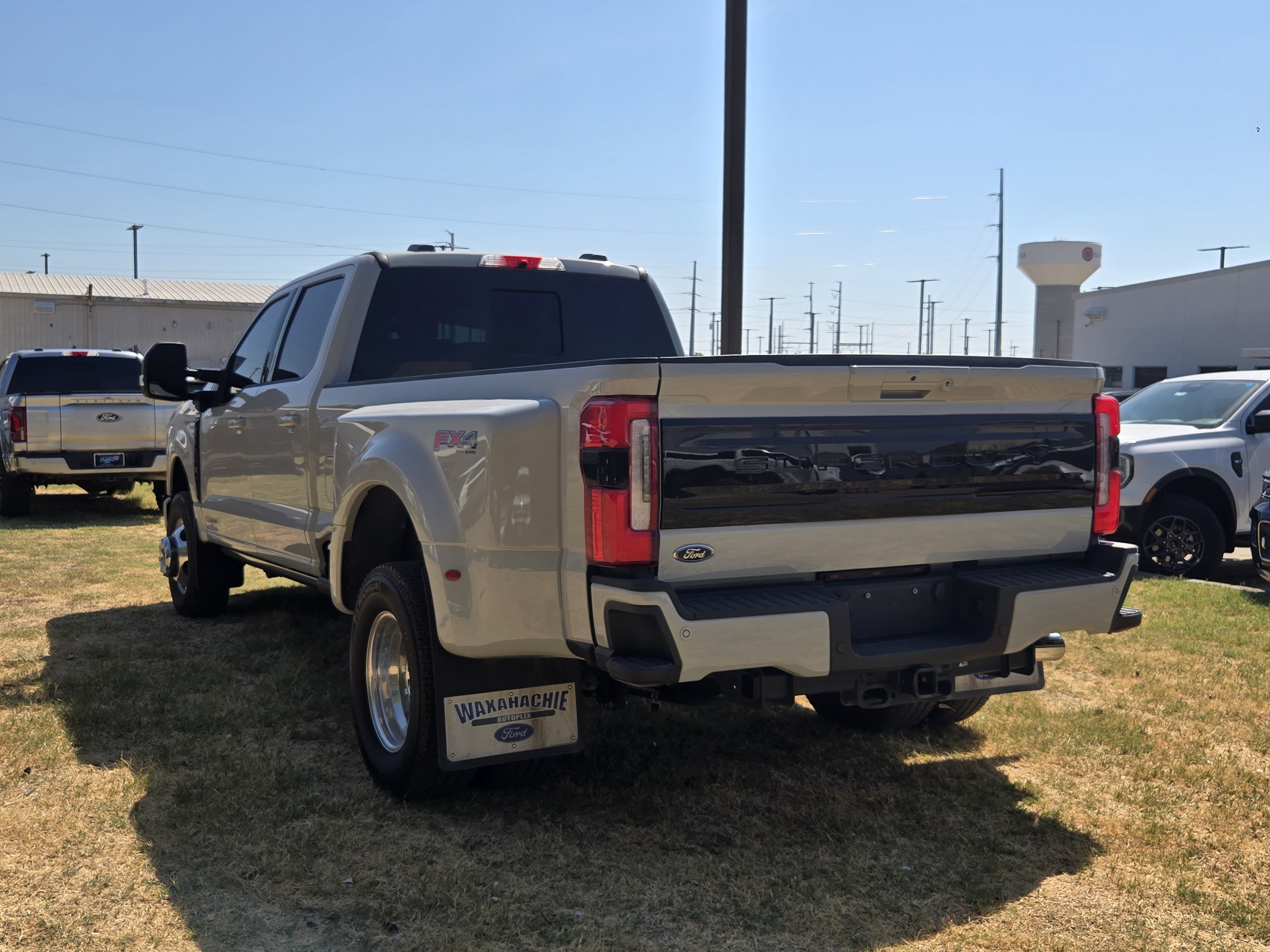 Used 2026 Ford F350 Platinum AWD/4WD image 4