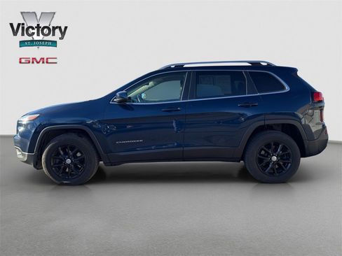 Used 2018 Jeep Cherokee Latitude Plus w/ Cold Weather Group image 5