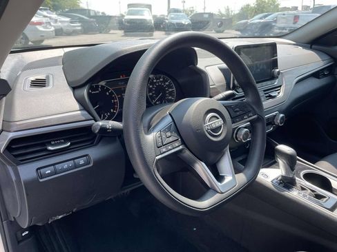 Used 2024 Nissan Altima 2.5 SV AWD/4WD image 18