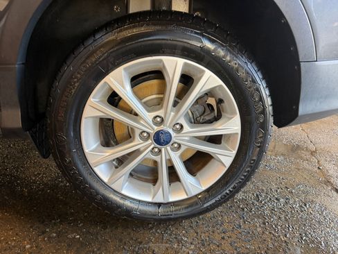Used 2017 Ford Escape SE AWD/4WD image 26