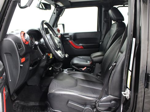 Used 2016 Jeep Wrangler Unlimited Rubicon AWD/4WD image 3