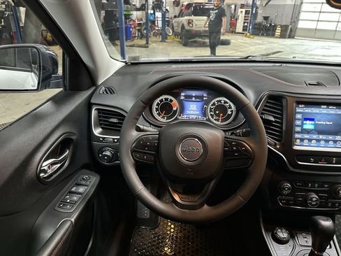 Used 2022 Jeep Cherokee Trailhawk w/ Comfort/Convenience Group image 13