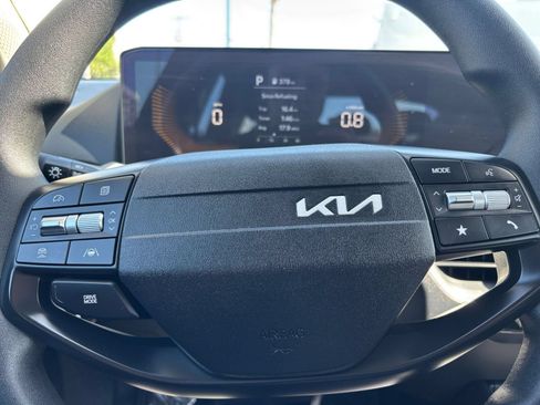 Used 2025 Kia K4 FWD image 29