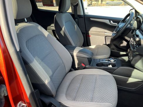 Used 2020 Ford Escape SE image 21