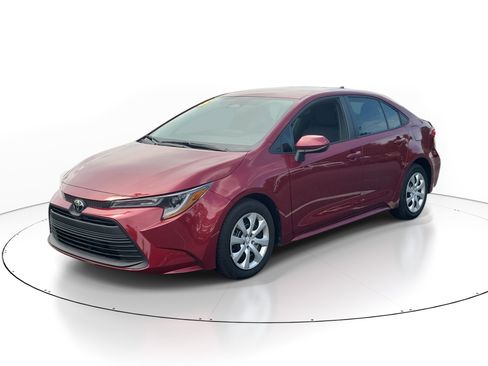 Used 2025 Toyota Corolla LE FWD image 3