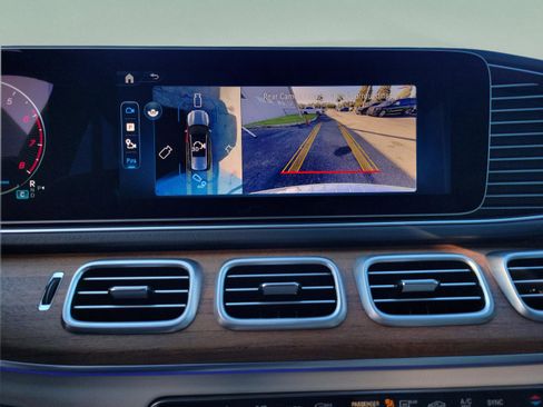 Certified 2025 Mercedes-Benz GLS 450 4MATIC image 36