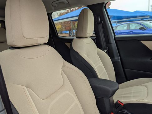 Used 2018 Jeep Renegade Latitude w/ Safety & Security Group image 24