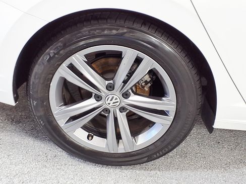 Used 2021 Volkswagen Jetta R-Line w/ R-Line Cold Weather Package FWD image 4