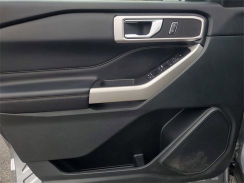 Used 2021 Ford Explorer XLT w/ Equipment Group 202A image 14