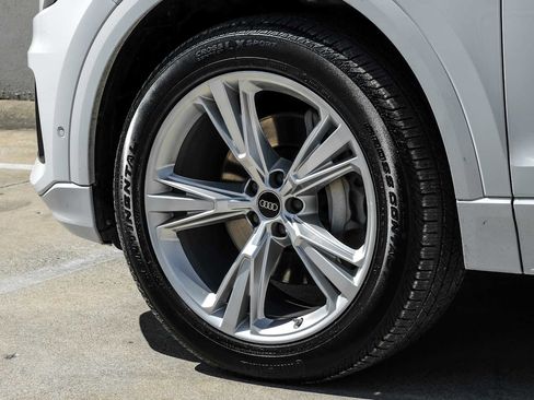 Used 2022 Audi Q8 Premium image 57