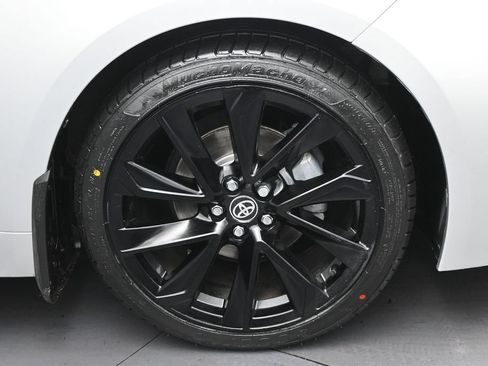 Used 2022 Toyota Corolla SE w/ SE Premium Package FWD image 32