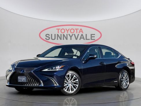 Used 2020 Lexus ES 300h w/ Premium Package image 2