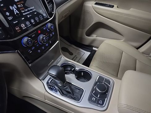 Used 2019 Jeep Grand Cherokee Limited AWD/4WD image 28