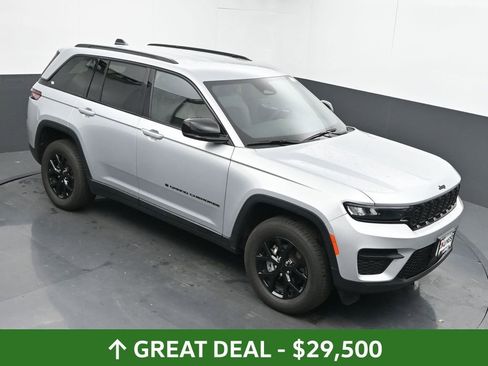 Used 2024 Jeep Grand Cherokee Altitude image 38