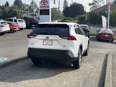Certified 2024 Toyota RAV4 LE AWD/4WD image 6
