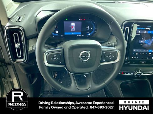 Used 2025 Volvo XC40 B5 Plus image 11