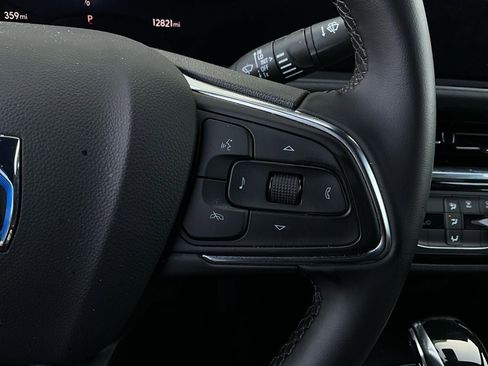 Used 2025 Buick Envista Sport Touring image 34