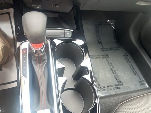 New 2025 Chevrolet Trax RS w/ Sunroof Package image 27