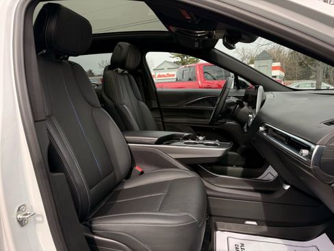 Used 2024 Cadillac Lyriq Sport image 17
