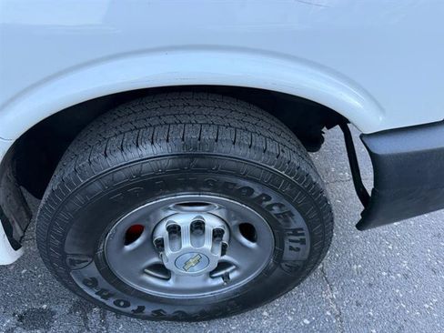 Used 2011 Chevrolet Express 2500 image 34