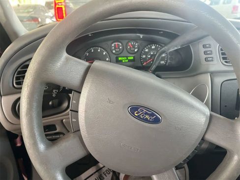 Used 2004 Ford Taurus SES FWD image 6
