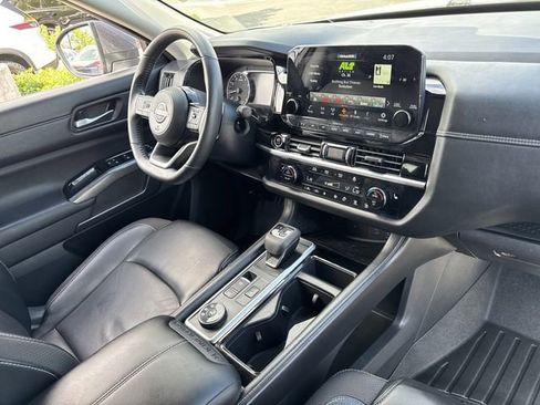 Used 2023 Nissan Pathfinder SL w/ Black Appearance Package AWD/4WD image 31