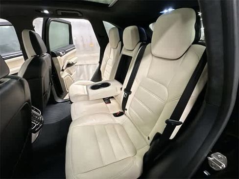 Used 2017 Porsche Cayenne Turbo image 18