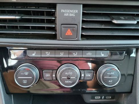 Used 2020 Volkswagen Jetta SE image 18