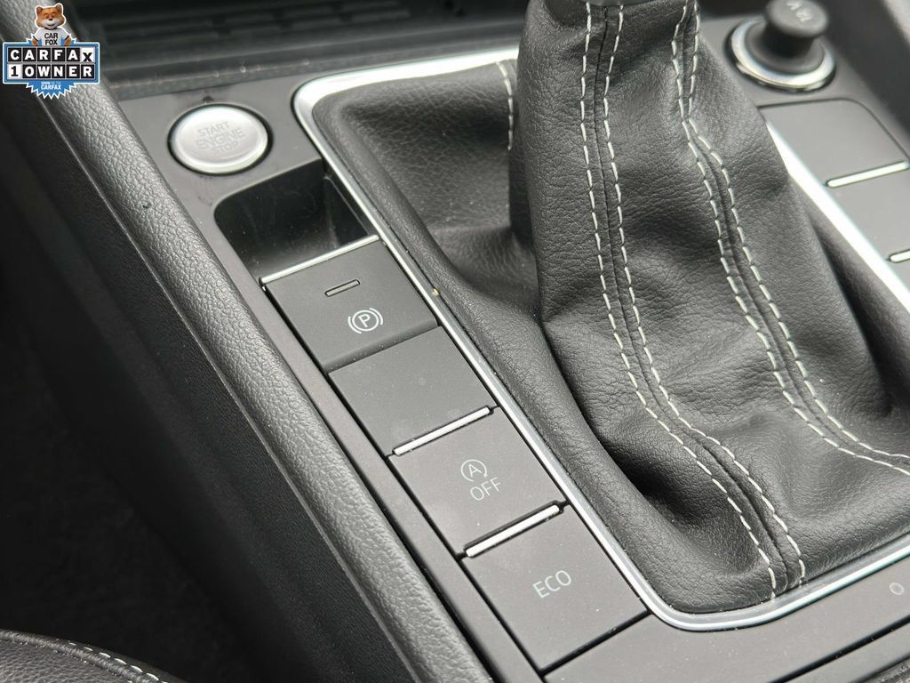 Used 2026 Volkswagen Jetta SE FWD image 32