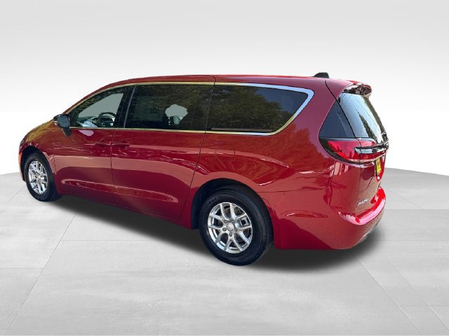 New 2027 Chrysler Pacifica Select FWD image 5