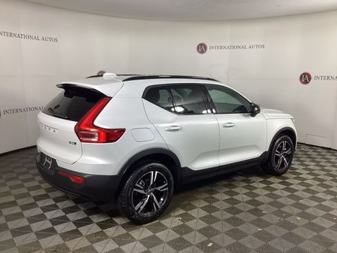New 2026 Volvo XC40 B5 Core w/ Climate Package image 4