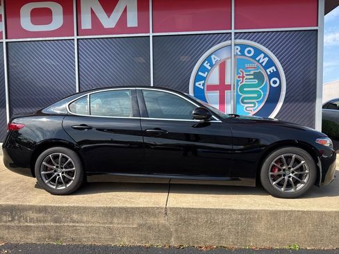 Used 2018 Alfa Romeo Giulia AWD image 2