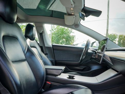 Used 2018 Tesla Model 3 image 8