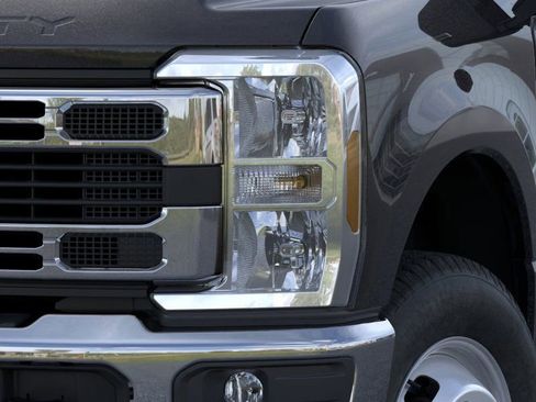 New 2026 Ford F350 XL w/ XL Chrome Package image 20