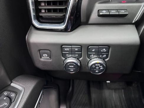 Used 2025 GMC Sierra 1500 Denali w/ Denali Reserve Package AWD/4WD image 22