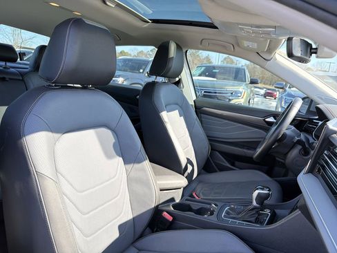 Used 2025 Volkswagen Jetta SEL image 18