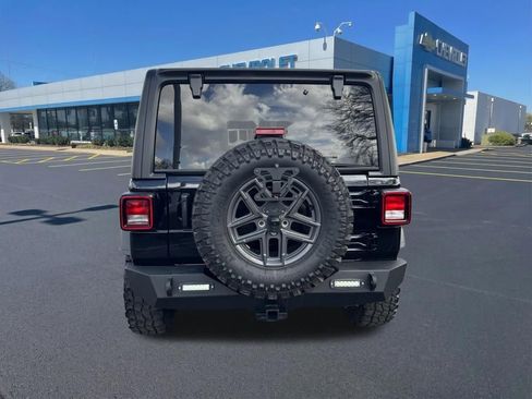 Used 2024 Jeep Wrangler Sport S image 4