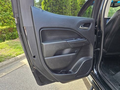 Used 2019 Chevrolet Colorado ZR2 w/ ZR2 Midnight Special Edition AWD/4WD image 25