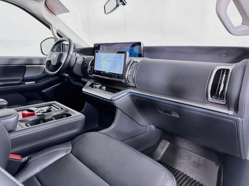 Used 2025 Ford Expedition Max Platinum AWD/4WD image 32