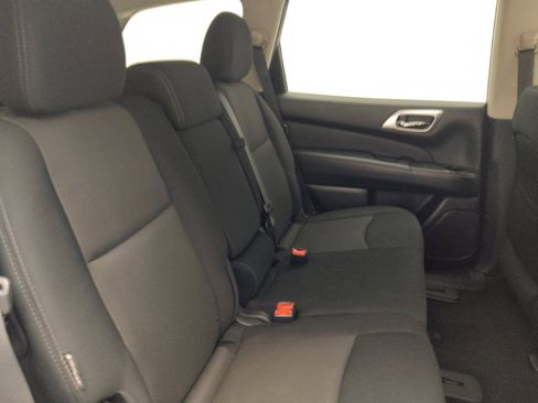 Used 2020 Nissan Pathfinder S FWD image 19