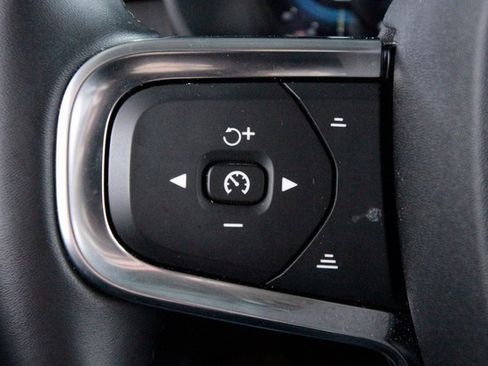 Certified 2025 Volvo XC40 B5 Plus image 20