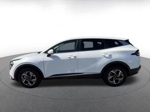 Used 2025 Kia Sportage LX image 9