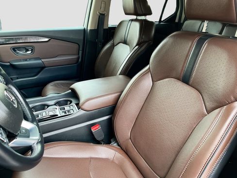 Used 2025 Honda Pilot Elite image 22