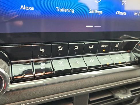 Used 2024 Chevrolet Colorado LT w/ LT Convenience Package II RWD image 25
