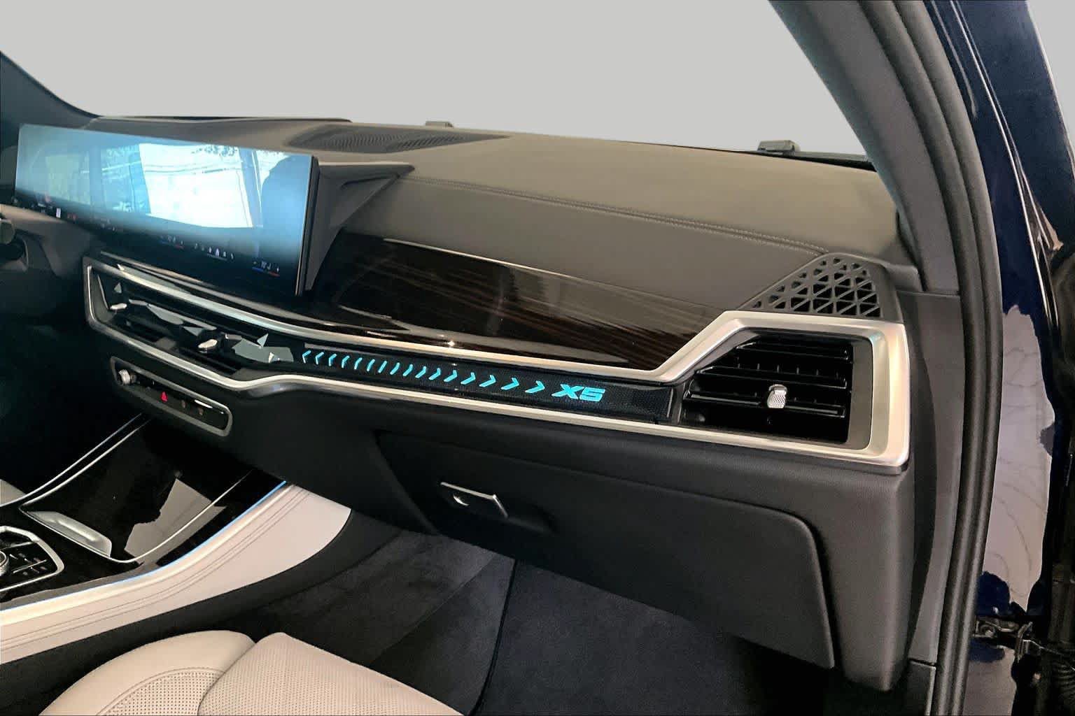 Used 2024 BMW X5 sDrive40i w/ M Sport Package RWD image 17