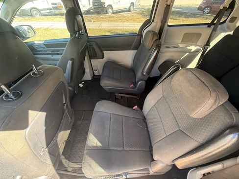 Used 2010 Dodge Grand Caravan SXT image 10
