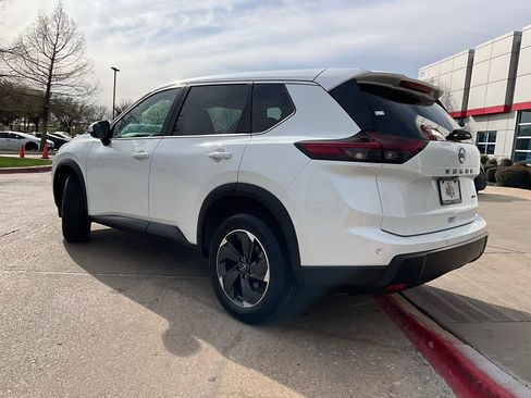 Used 2025 Nissan Rogue SV image 8